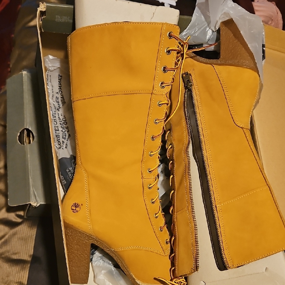 Timberland Women's Yellow Lace-Up Boots